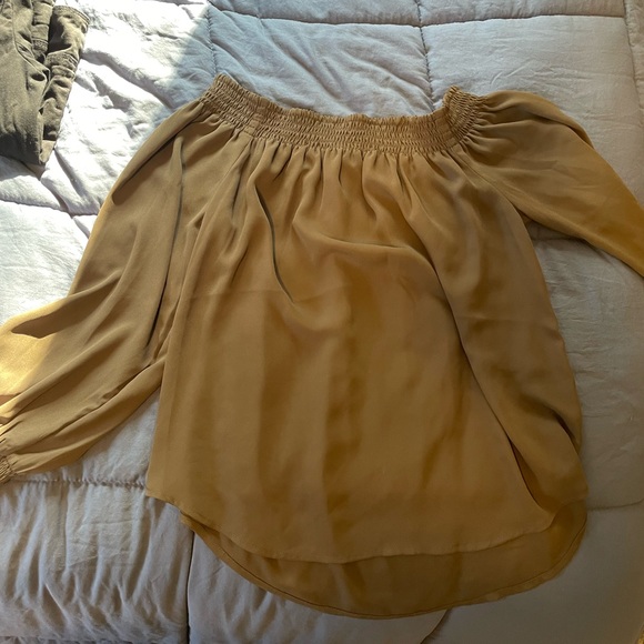 Express Off the Shoulder Cinched Top in Olive - Picture 5 of 7